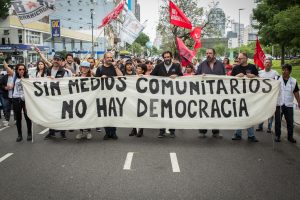 Medios comunitarios reclaman libertad de expresión en Clarín