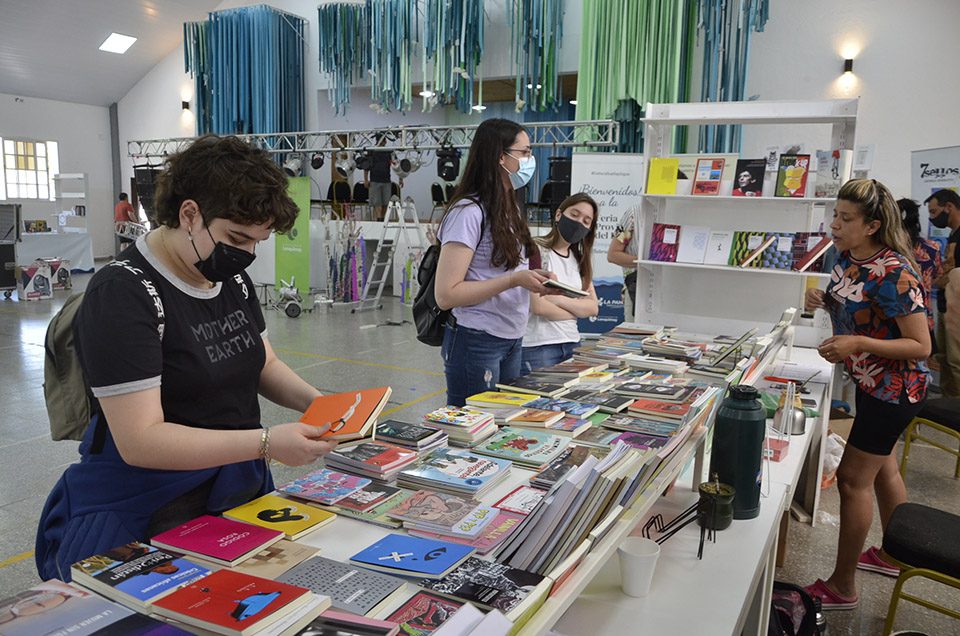 Editoriales cooperativas llegan a la Feria del Libro Infantil