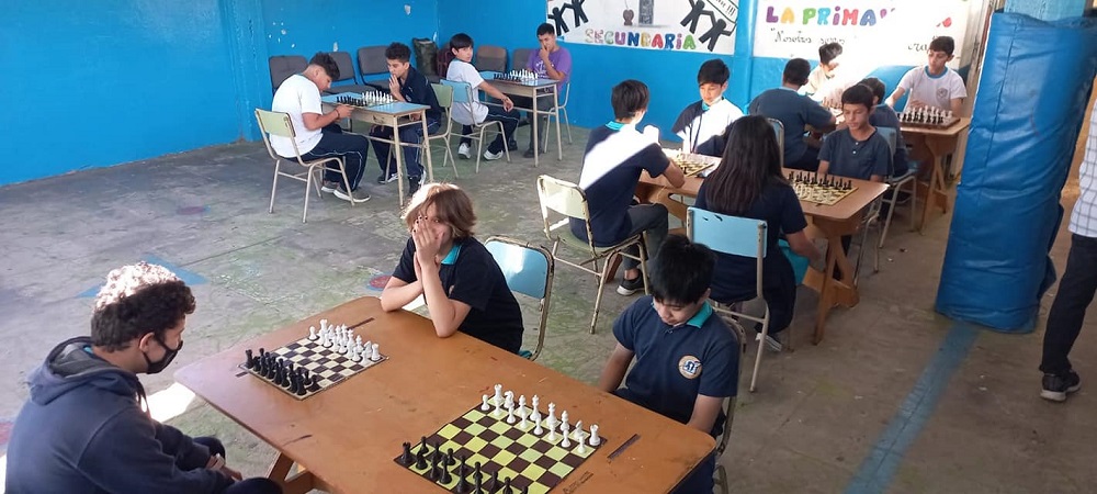 Estudiantes de la Escuela Comunitaria de Villa Astolfi participaron en el torneo de ajedrez de los Juegos Bonaerenses