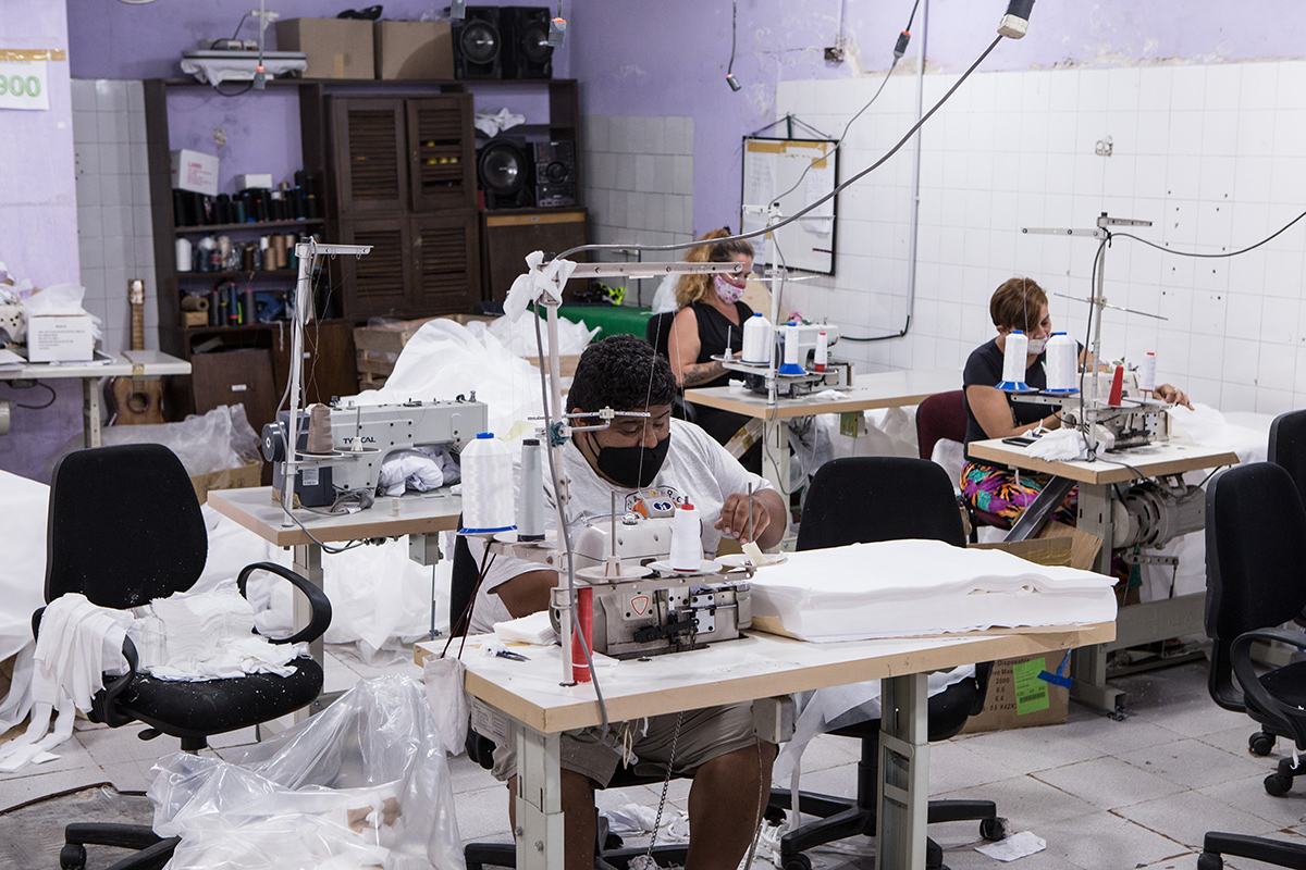 Cooperativas de trabajo de la FUNCAT buscan exportar al Mercosur frente a la recesión.