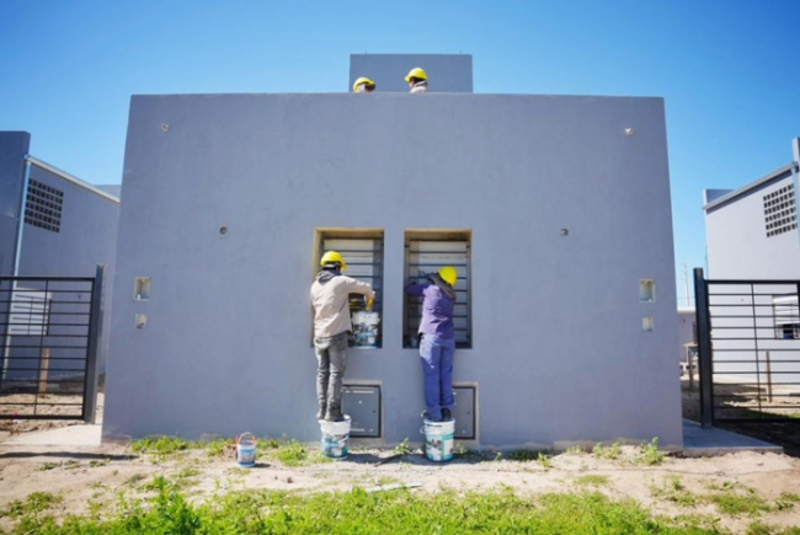 Cooperativas de vivienda construyen en la PBA mientras Nación paraliza más de 120 mil casas