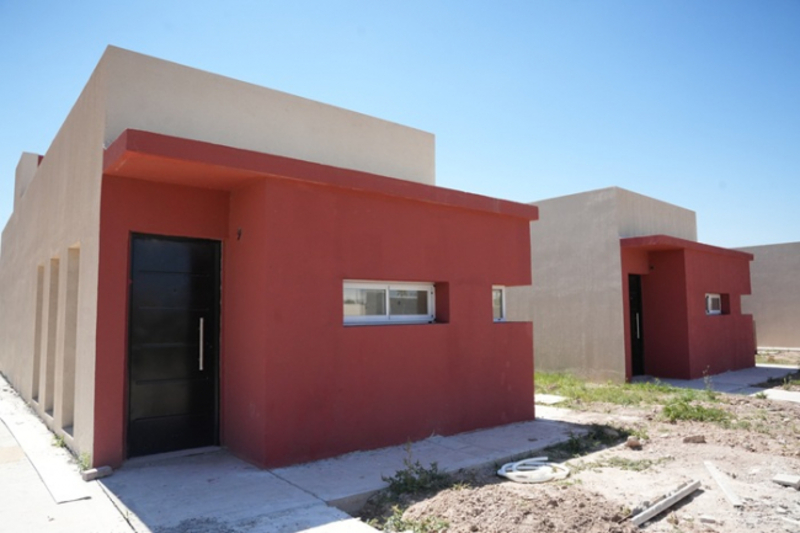 Cooperativas de vivienda construyen en la PBA mientras Nación paraliza más de 120 mil casas