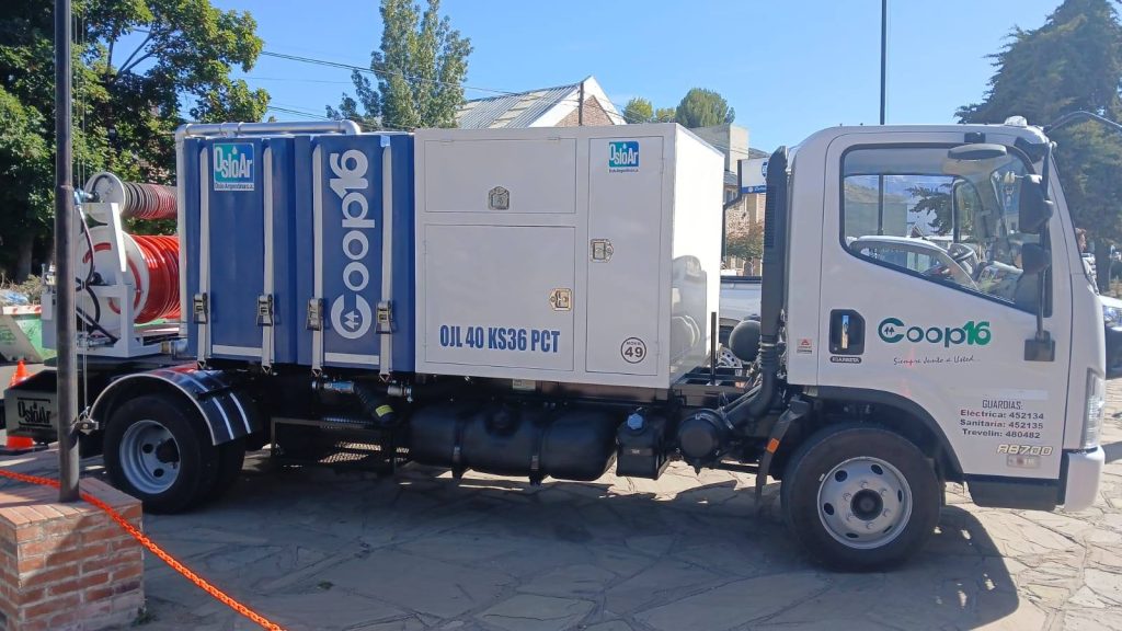 La Cooperativa 16 de Octubre incorporó un camión sanitario y una camioneta mediante compras agrupadas de FACE chubut