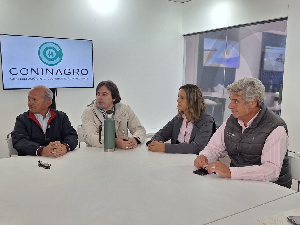 Lucas Magnano de CONINAGRO y Andrea Sarnari de Federación Agraria. Expoagro 2025.
