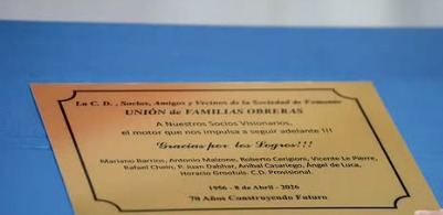 Placa de los 70 años de la Unión de Familias Obreras