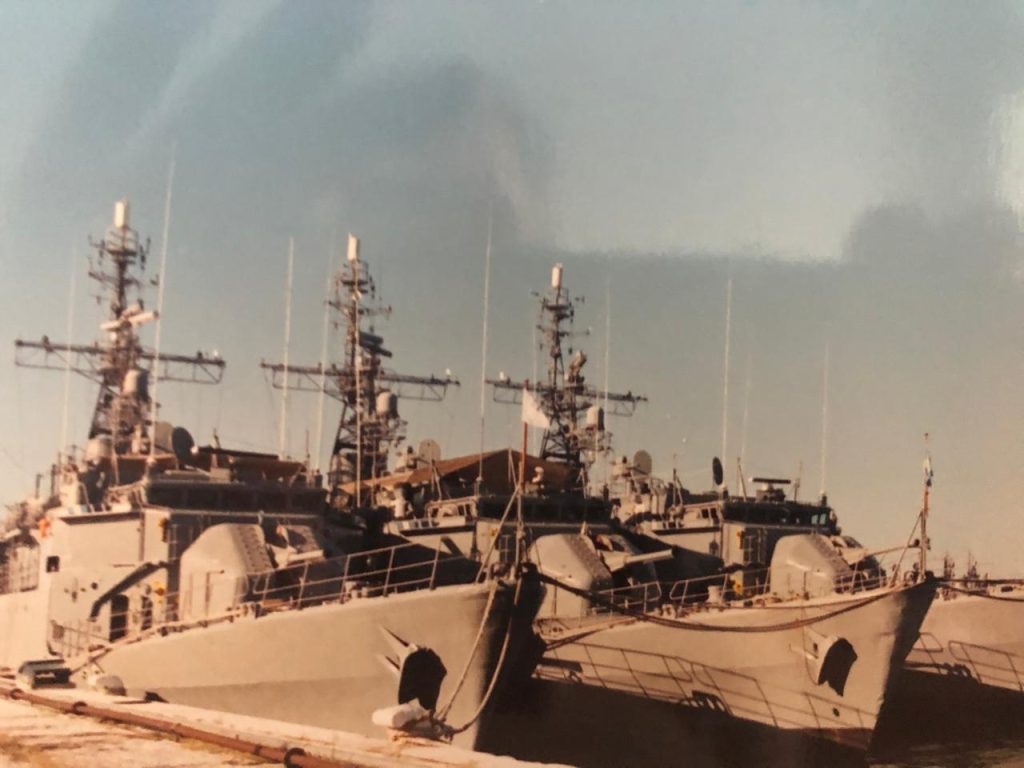 Corbetas de la Armada Argentina fondeadas en Puerto Belgrano durante las operaciones de la Guerra de Malvinas, 1982