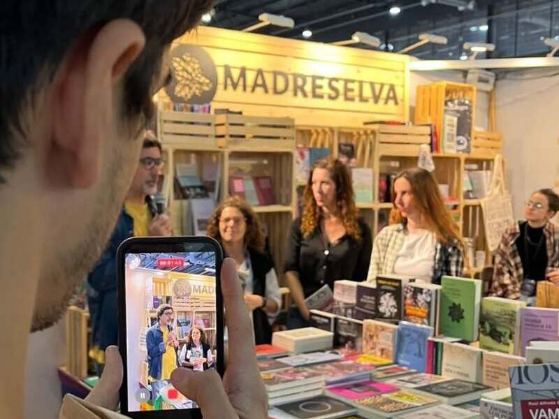 Feria del Libro 2026: editoriales cooperativas lanzan el “Cheque Coop” con descuentos y promociones