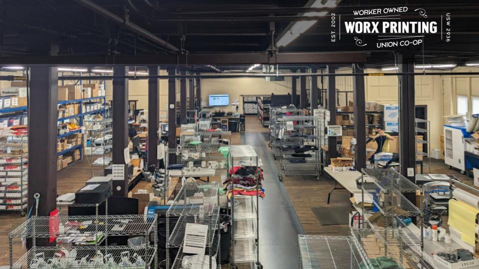 Taller de la cooperativa. Tecnología de impresión directa sobre textil en cooperativa sindical Worx Printing Co-op