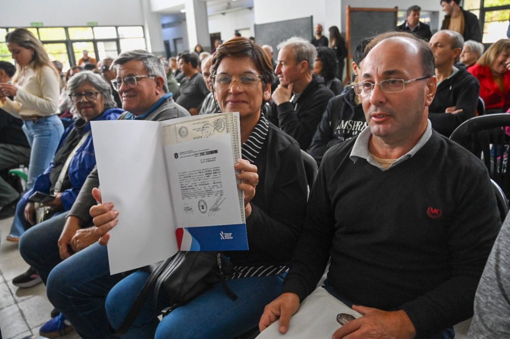 El ministerio de Cooperativas y Mutuales de Córdoba entregó aportes para obras y escrituras