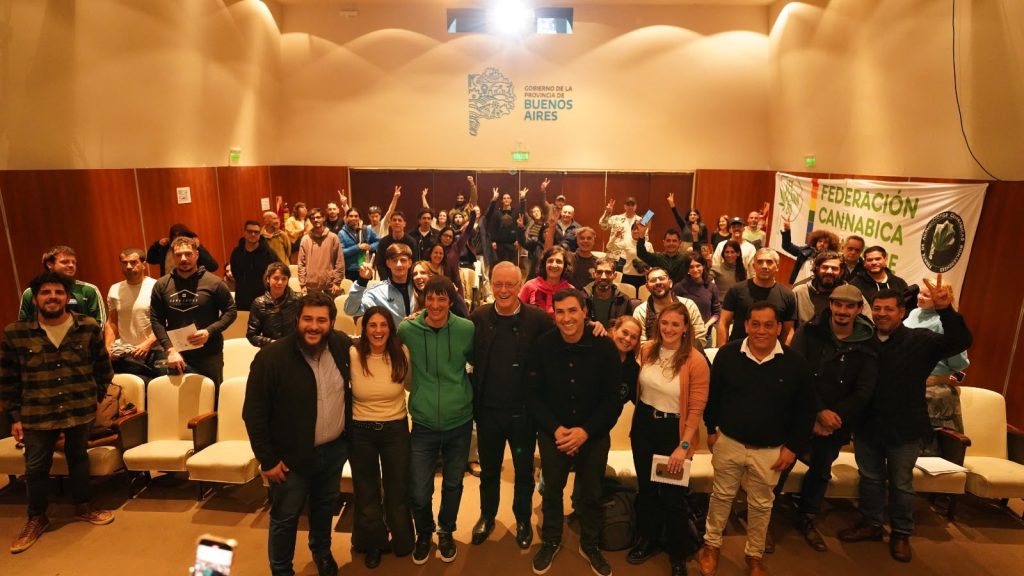 IPAC y FeCannBo