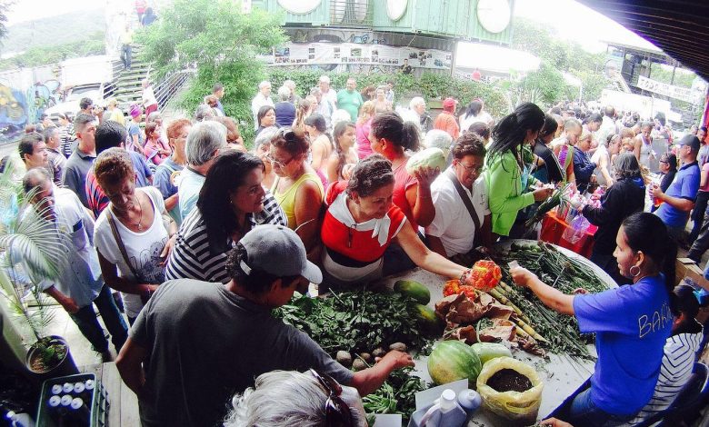 Red CECOSESOLA en operativo de distribución de productos de primera necesidad.