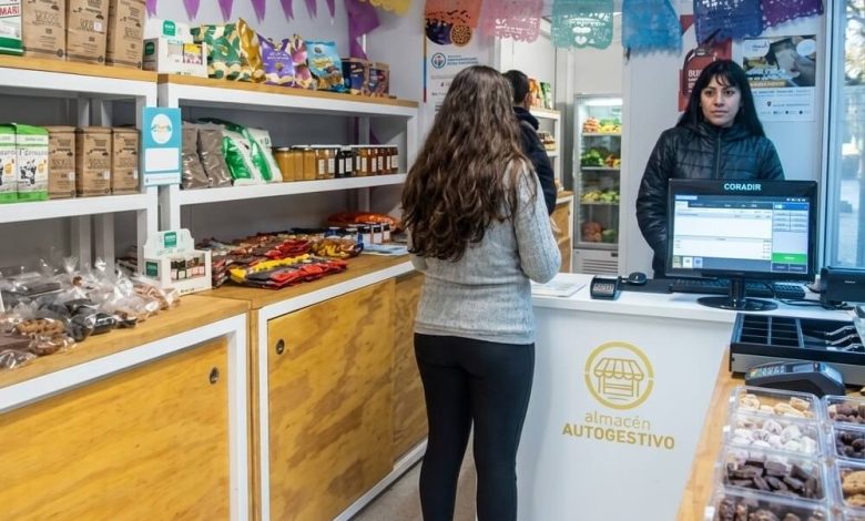 La UNQ celebra 20 años de Economía Social, Solidaria y Popular con una feria masiva y un encuentro feminista - Agencia Ansol Almacén Autogestivo UNQ