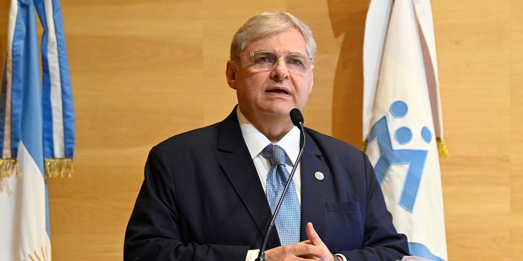 Alejandro Russo en los 75 años de CAM. 